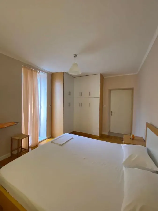 Sunshine Central Apartment Саранда