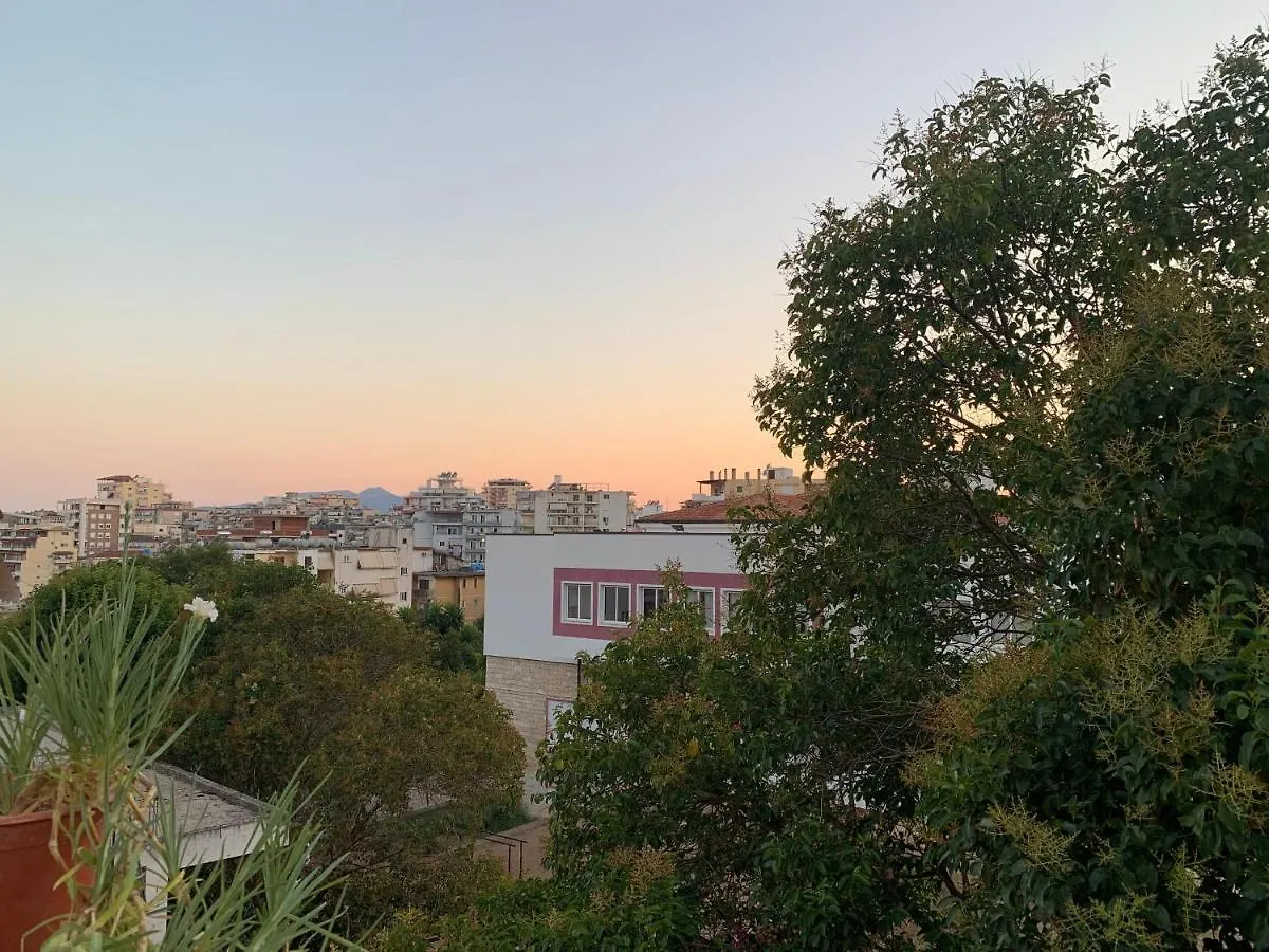 סרנדה Sunshine Central Apartment אלבניה