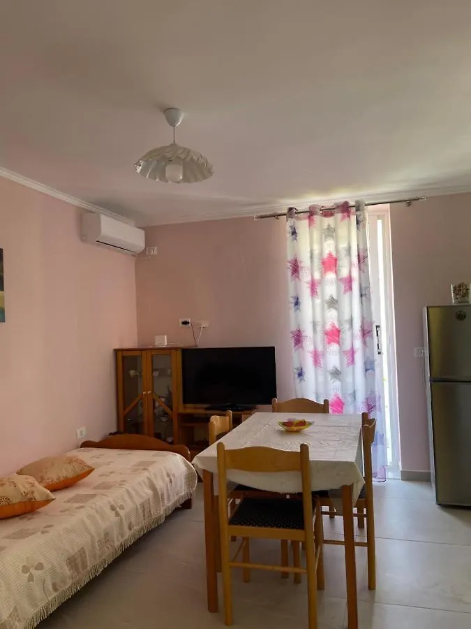 סרנדה Sunshine Central Apartment אלבניה