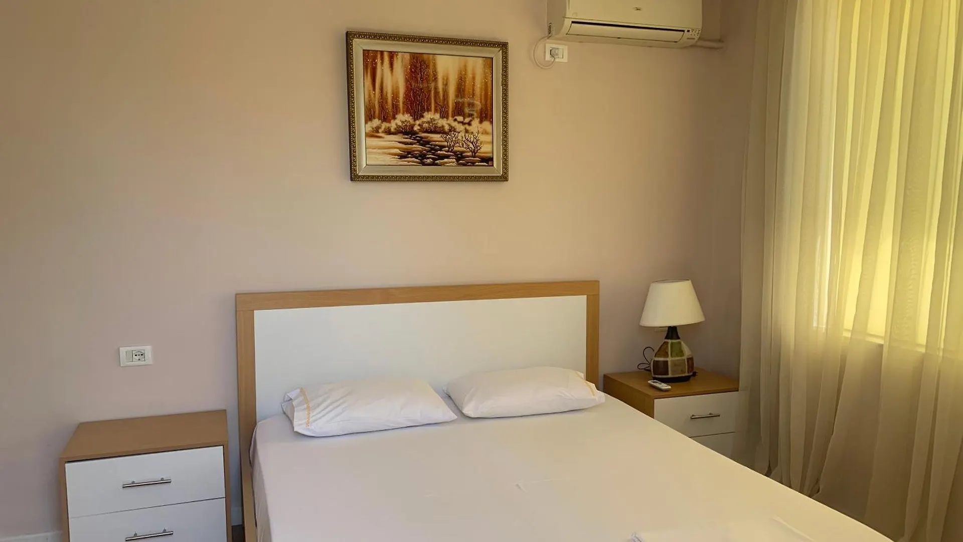 Sunshine Central Apartment Саранда